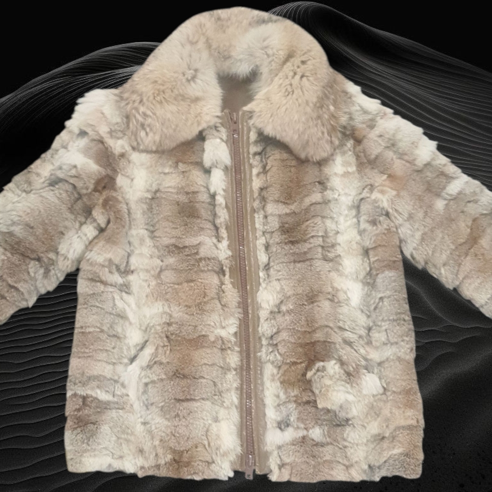 Luxurious Zippered Coyote Fur Coat/Jacket in Cream and Tan